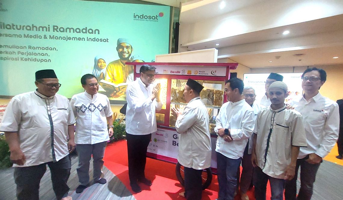 Bantuan Gerobak Berkah Indosat Ooredo Hutchison