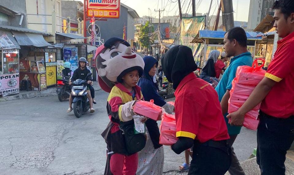 Alfamart Bagikan 35.000 Paket Buka Puasa Untuk Duafa, Melalui Warteg Gratis “ Berbagi Kebaikan “