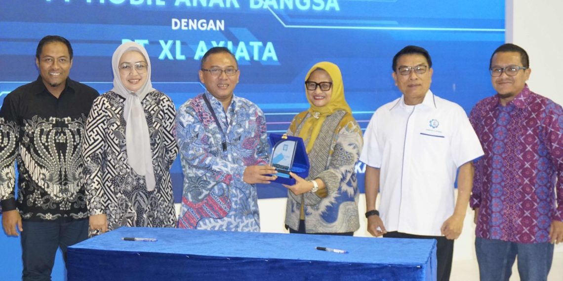 Siap Dukung Industri Mobil Listrik Nasional XL Axiata Sediakan Layanan ICT untuk PT Mobil Anak Bangsa