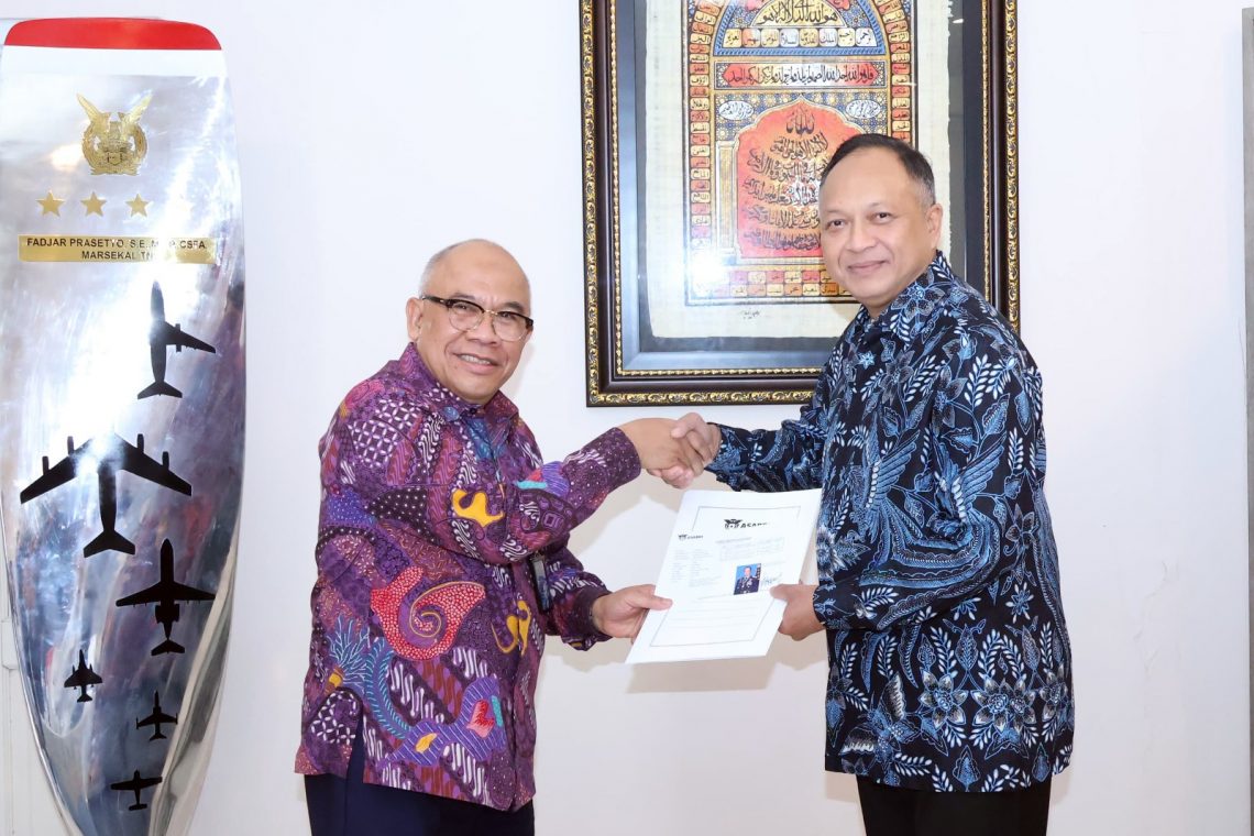Dirut Asabri Serahkan Jaminan Pensiun Untuk Marsekal Fadjar Prasetyo
