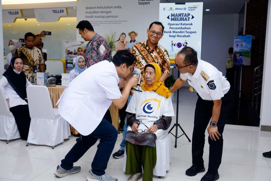 Mandiri Taspen Gelar Operasi Katarak di Makasar dan Medan