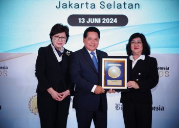 Hery Gunardi Dinobatkan CEO of The Year dan BSI Sebagai Bank Syariah Terbaik