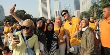 Menggandeng Fadly Faisal, IsWhite Bagi-Bagi 1000 Body Sunscreen Di Cfd Demi Ingatkan Pentingnya Proteksi Kulit Tubuh Dari Sinar Matahari