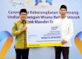 Bank Mandiri Taspen Berangkatkan 8 Pasangan Nasabah Pemenang Undian Umroh