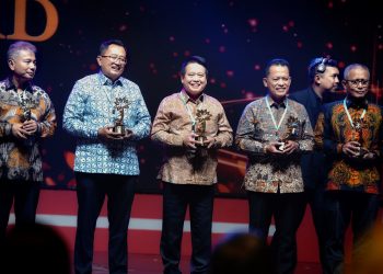 Konsisten Perkuat Literasi dan Inklusi Keuangan Syariah, BSI Terima Penghargaan dari OJK