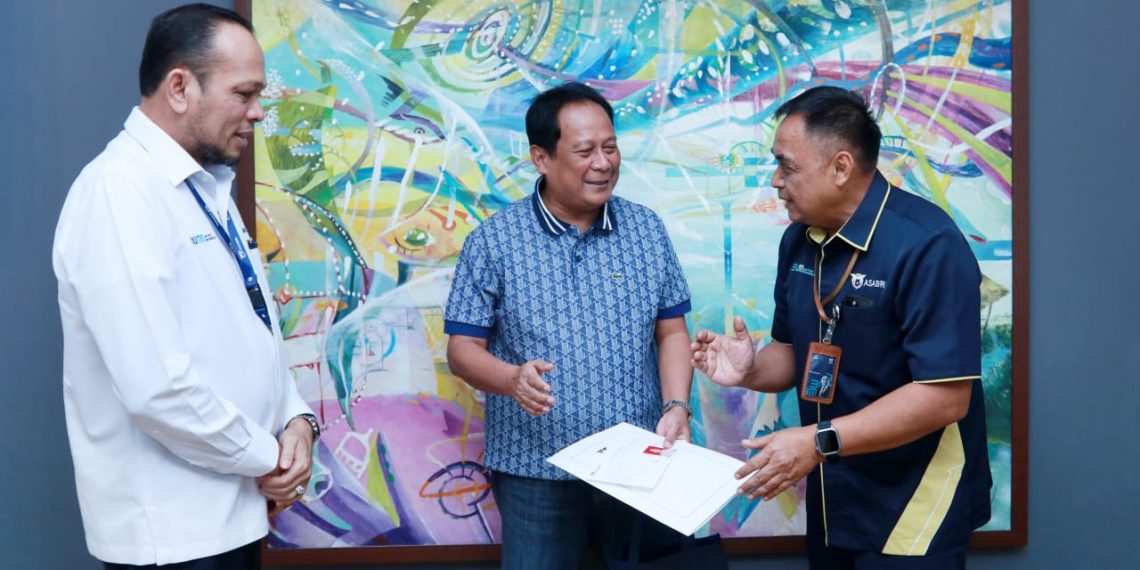 Layanan ASABRI untuk Indonesia: ASABRI Serahkan Manfaat Tabungan Hari Tua (THT) dan Jaminan Pensiun Pertama Kepada Kepala Badan Intelijen dan Keamanan Polri Komjen. Pol. (Purn). Drs. Suntana, M.Si. 