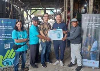 ESTA Corporations menyaksikan dampak bisnis keberlanjutan dalam kunjungan ke komunitas Plastic Bank