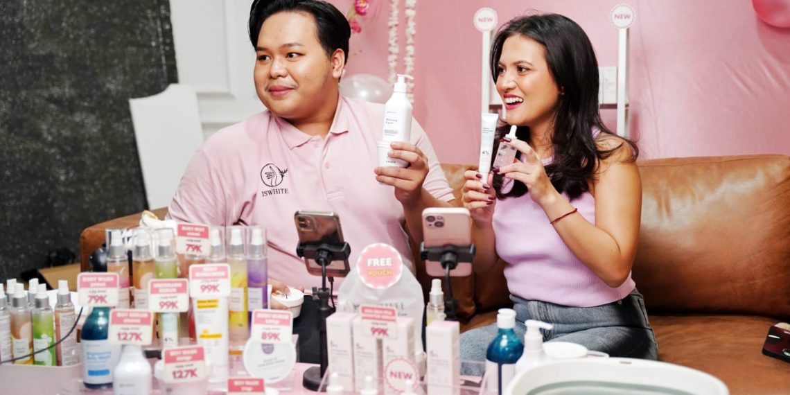 ISWHITE Resmi Luncurkan Produk Terbaru AHA BHA PHA BodyBooster Exfoliating Secara Eksklusif di Shopee,Disiarkan Langsung Bersama Marsha Aruan