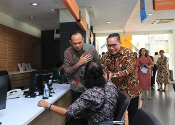 Rayakan Hari Pelanggan Nasional 2024, Direktur Hubungan Kelembagaan Asabri Turut Serta Memberikan Layanan Kepada Peserta Asabri