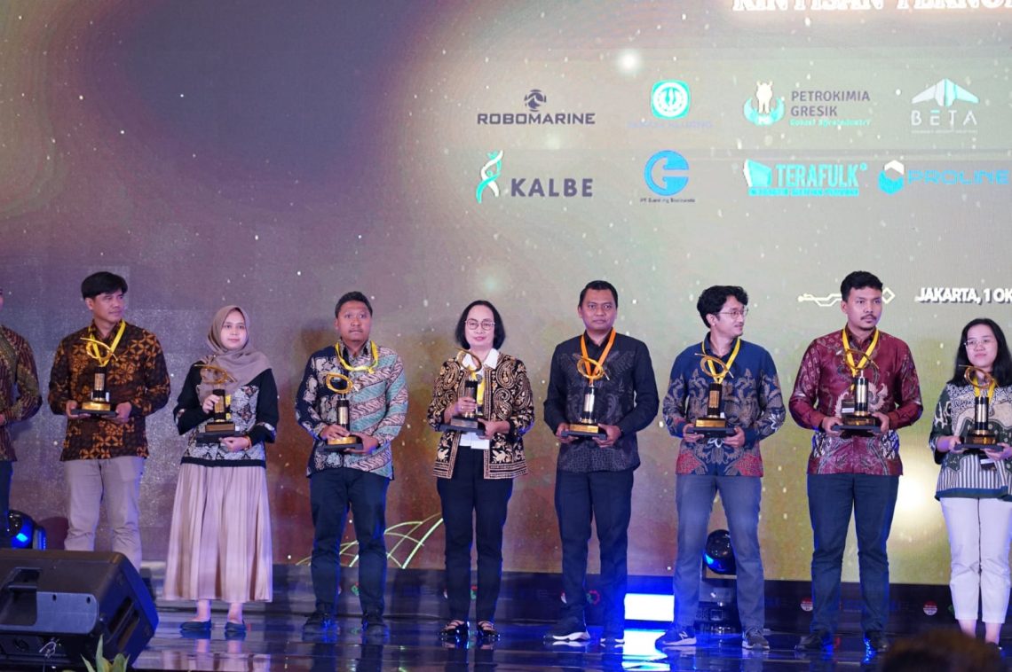 Pasar Modal Indonesia Berikan Bantuan Sarana Pendidikan dan Dukungan Untuk UMKM di Kabupaten Kuningan