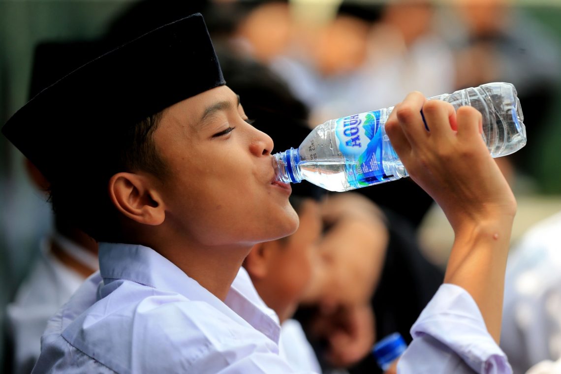 Rayakan Hari Santri Nasional 2024, Danone Indonesia dan Serikat Ekonomi Pesantren Tanam 5000 Bibit Pohon bersama Para Santri