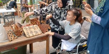 PNM dan JAMKRINDO Latih Perempuan Disabilitas Jadi Wirausaha Batik