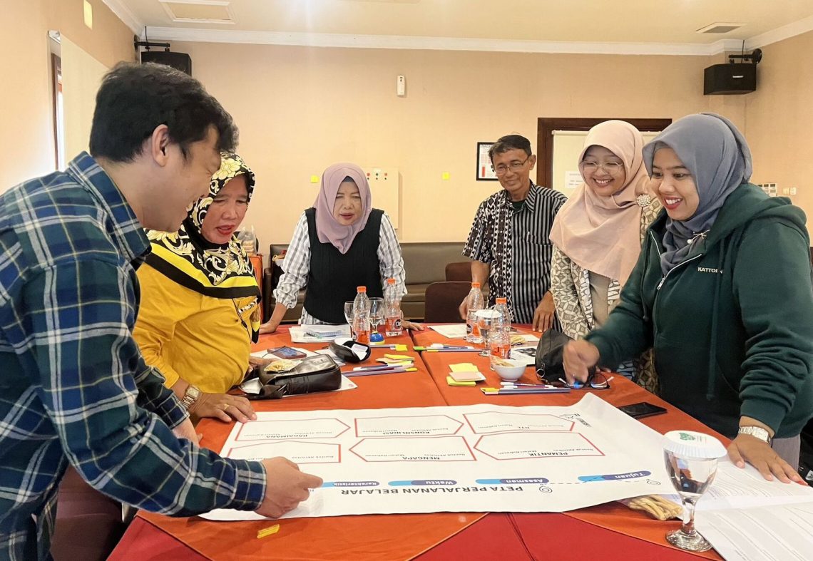 Yayasan Bakti Barito dan STiR Education Berkolaborasi untuk Meningkatkan Pelatihan Guru dan Hasil Pembelajaran di Kabupaten Garut
