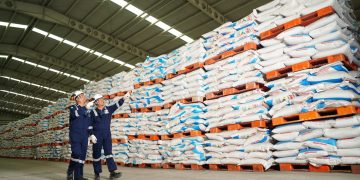Siapkan Stok Lebih Dari 316 Ribu Ton Pupuk Bersubsidi Menjelang Nataru, Direktur Utama Petrokimia Gresik Dwi Satriyo Ajak Petani Optimalkan Penebusan