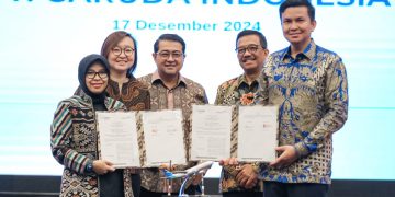 Kementerian Ekonomi Kreatif/Badan Ekonomi Kreatif Promosikan Produk Lokal, Menekraf MoU dengan Garuda Indonesia