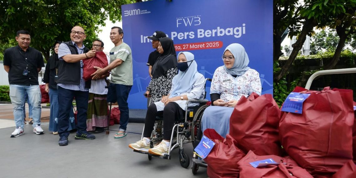 BTN dan Insan Pers Bagi 600 Sembako untuk Masyarakat
