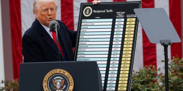 IHSG Tertekan akibat Kebijakan Tarif Dagang Trump, Ekonomi RI Semakin Terancam