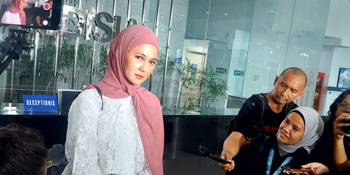 Paula Verhoeven Kunjungi Komisi Yudisial, Ramai Dikerumuni Awak Media