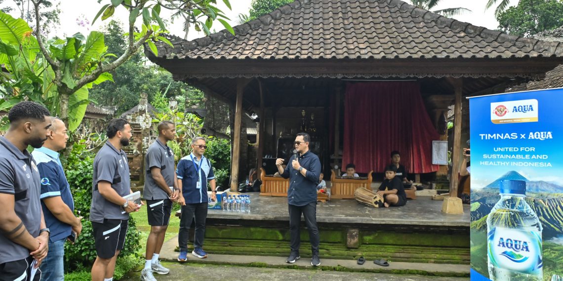 Kunjungi Upaya Konservasi Air di Bali, Tim Kepelatihan Timnas Indonesia Apresiasi Komitmen AQUA Hadirkan Air Mineral Berkualitas
