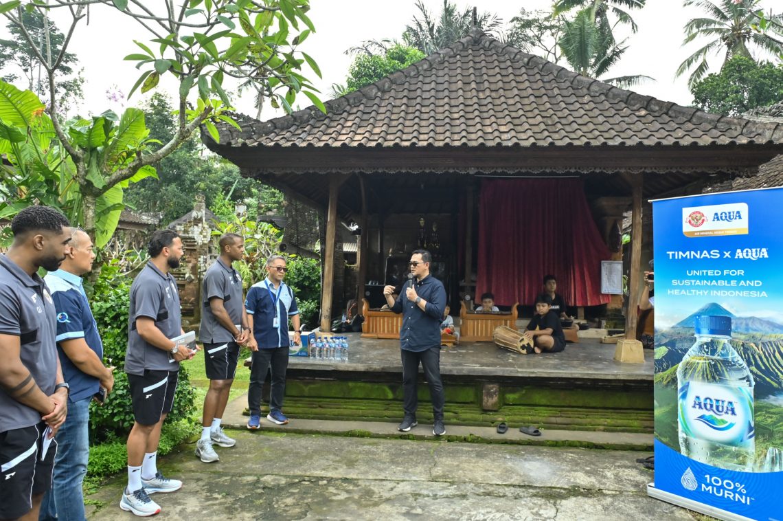 Kunjungi Upaya Konservasi Air di Bali, Tim Kepelatihan Timnas Indonesia Apresiasi Komitmen AQUA Hadirkan Air Mineral Berkualitas