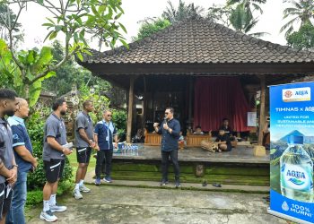 Kunjungi Upaya Konservasi Air di Bali, Tim Kepelatihan Timnas Indonesia Apresiasi Komitmen AQUA Hadirkan Air Mineral Berkualitas