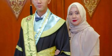 Jatuh Bangun Generasi Sandwich: Anak Driver Taxi, yang Lulus Cumlaude dan Kini Jadi Diaspora di Australia