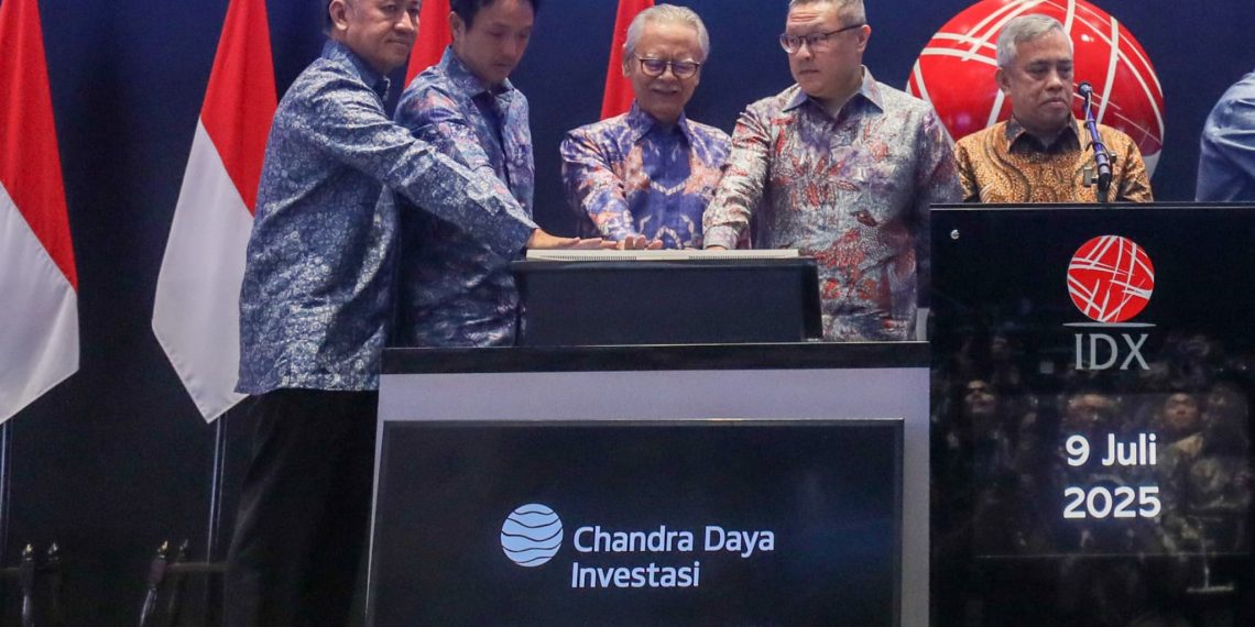 Pencatatan Saham Perdana CDIA