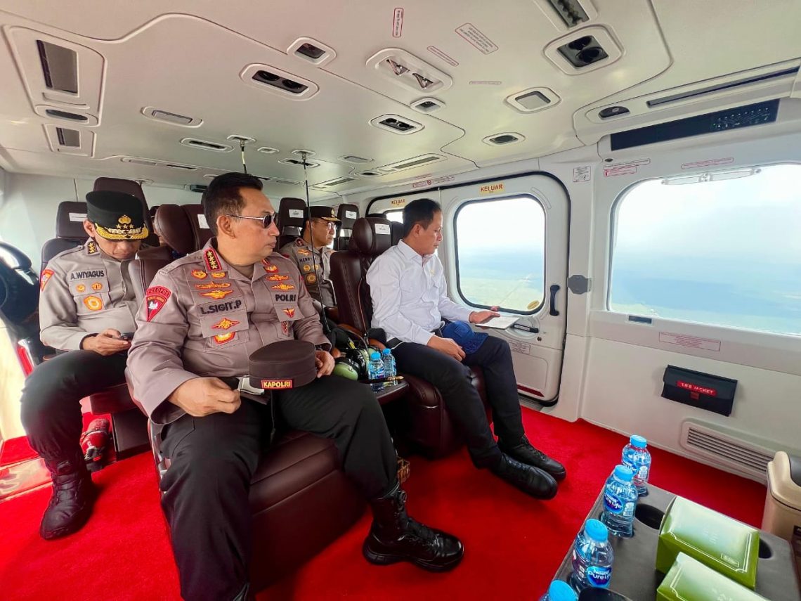 Kapolri Pantau Titik Api Via Udara, Cek Kesiapan Penanganan Karhutla di Riau