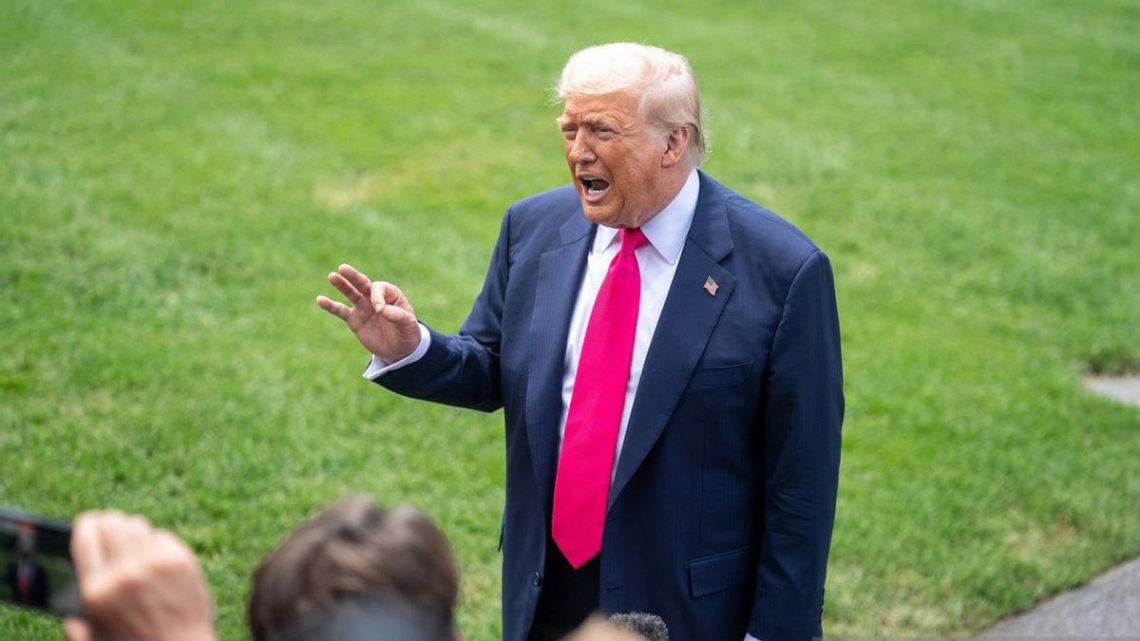 Ekonom Ungkap Potensi Gelombang PHK di RI Efek dari Tarif Trump 19 Persen