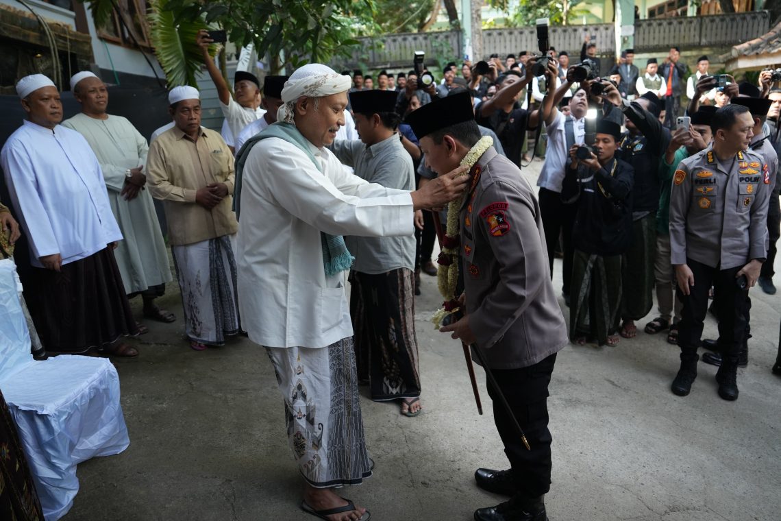 Kapolri Kunjungi Ponpes Al-Hamidy Pamekasan, Minta Nasihat Ulama untuk Jaga Keutuhan Bangsa