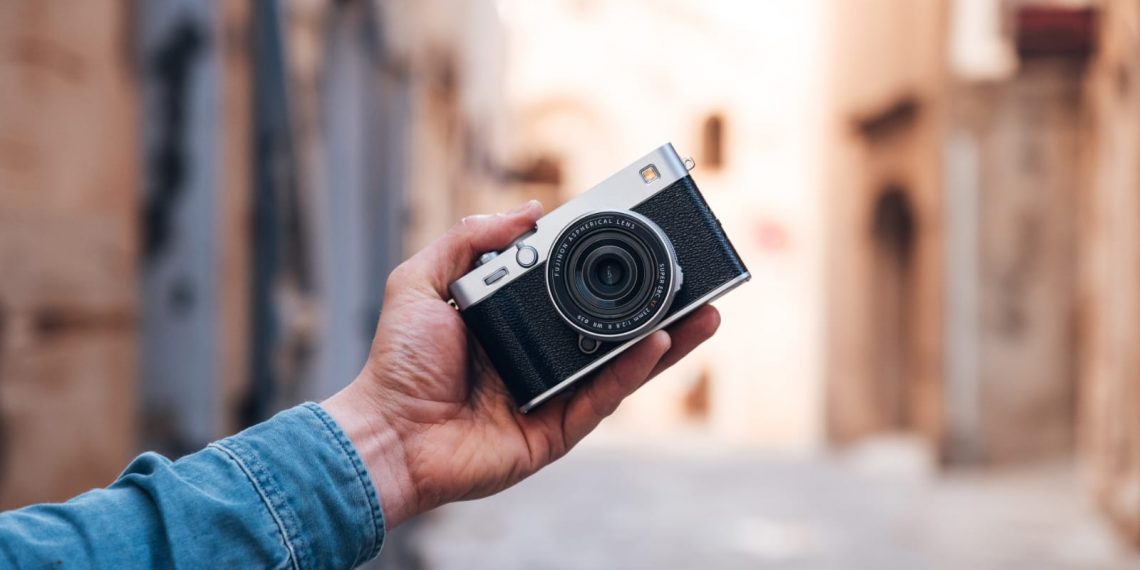 Fujifilm Luncurkan Kamera Mirrorless X-E5 dan Lensa Fujinon XF23mmF2.8 R WR