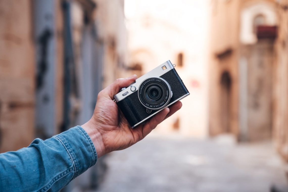 Fujifilm Luncurkan Kamera Mirrorless X-E5 dan Lensa Fujinon XF23mmF2.8 R WR