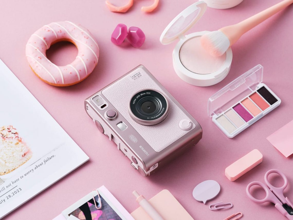 Gentle Rose Jadi Warna Baru instax mini Evo™, Pilihan Gaya Hidup Anak Muda Indonesia