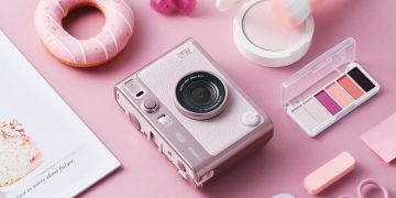 Gentle Rose Jadi Warna Baru instax mini Evo™, Pilihan Gaya Hidup Anak Muda Indonesia