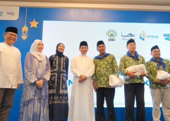 Menteri Agama Lepas Keberangkatan Umrah untuk Khadimatul Masjid Kolaborasi AQUA, DMI, dan Masjid Istiqlal