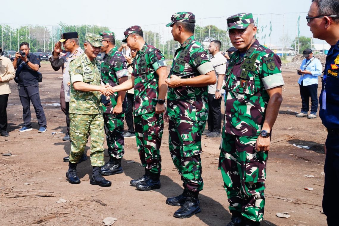 TNI Melalui Kasum Tinjau Kesuksesan Satgas PKH Mengamankan Ribuan Kubik Kayu Ilegal