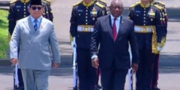 Prabowo Sambut Hangat Presiden Afrika Selatan Ramaphosa di Istana Merdeka