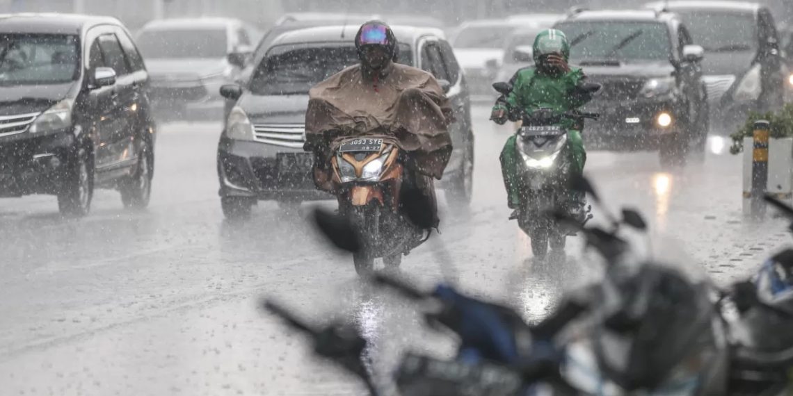 Prakiraan Cuaca 24–26 Oktober 2025 Hujan Ringan Hingga Lebat Diprediksi Landa Jabodetabek