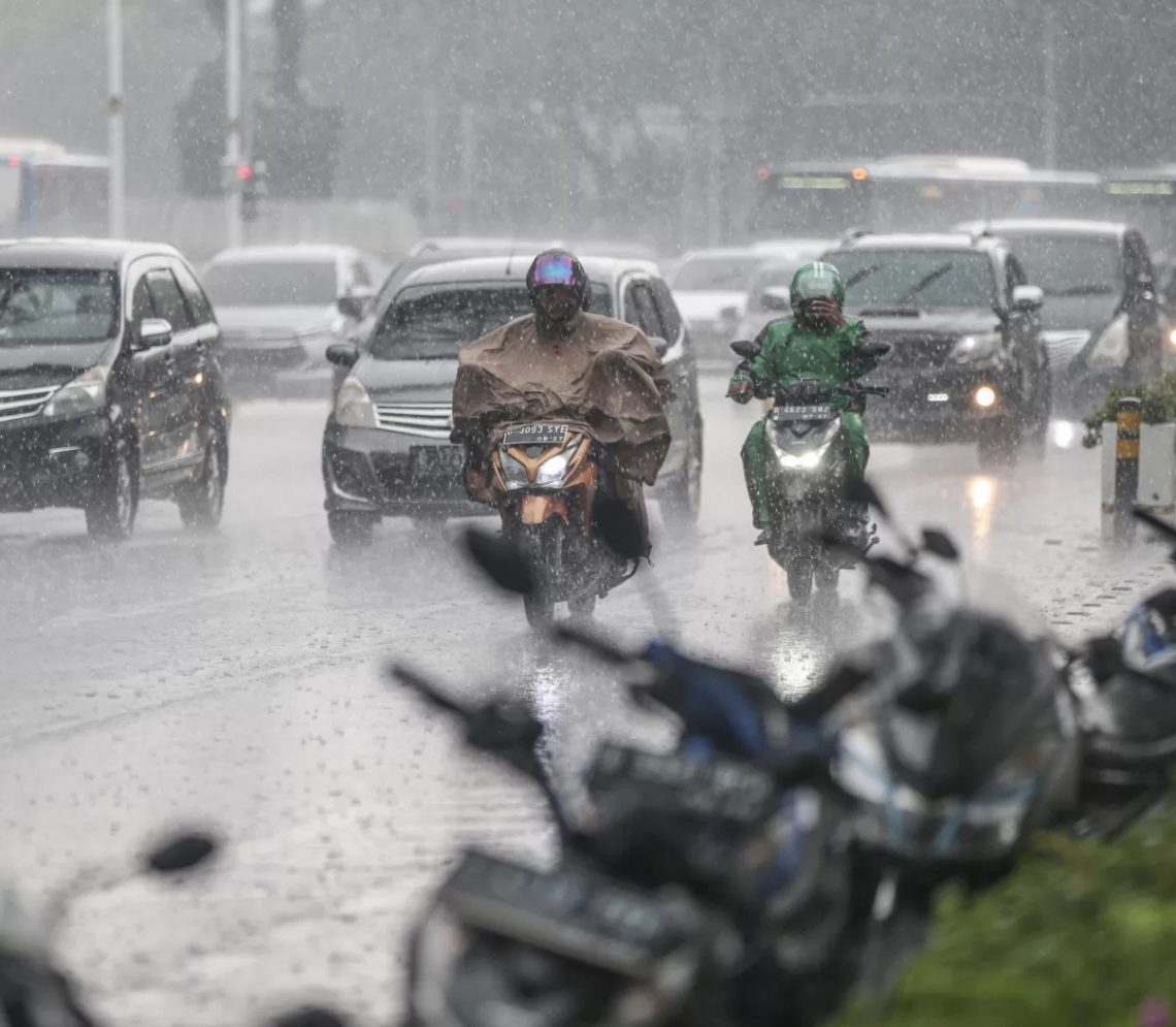 Prakiraan Cuaca 24–26 Oktober 2025 Hujan Ringan Hingga Lebat Diprediksi Landa Jabodetabek