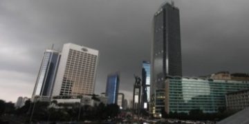 Angin Kencang Hujan Lebat dan Di Sertai Petir Melanda Jakarta Sore Ini