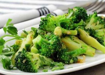 7 Sayuran Kaya Kalsium untuk Menjaga Kesehatan Tulang Saat Menua