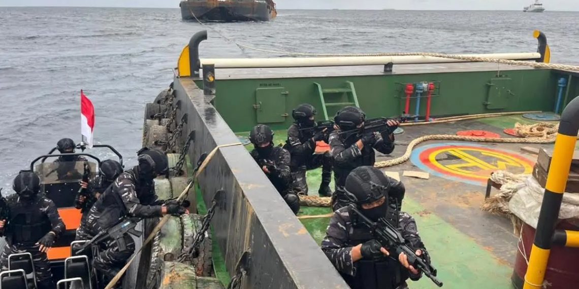 TNI AL Amankan 2 Kapal Pengangkut Nikel Tujuan PT IMIP Morowali