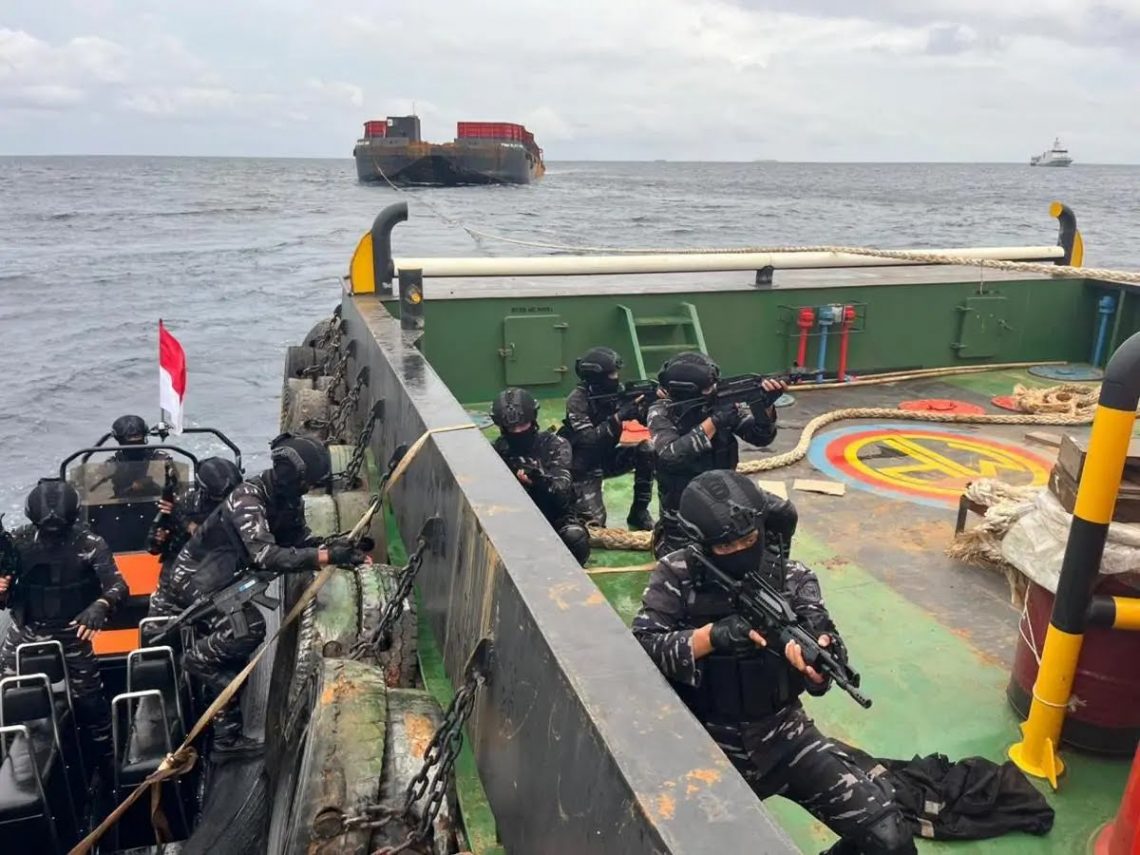 TNI AL Amankan 2 Kapal Pengangkut Nikel Tujuan PT IMIP Morowali