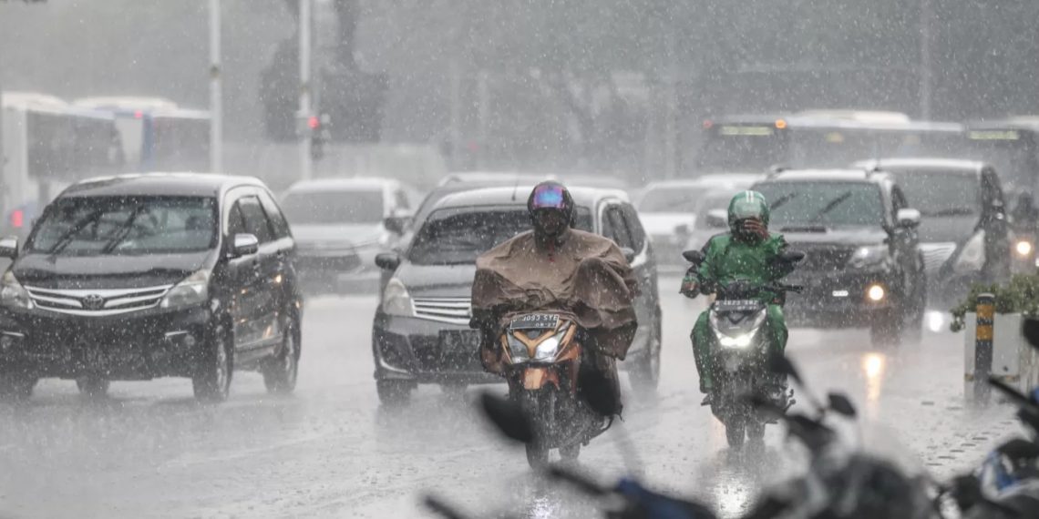 BMKG Waspada! Siang hingga Sore Ini Jakarta Diprediksi Dihantam Hujan Petir