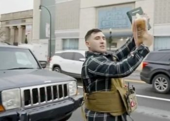 Gagal Bakar Al-Qur’an di Dearborn, Aktivis Pro-Zionis AS Dipukul Pemuda Muslim