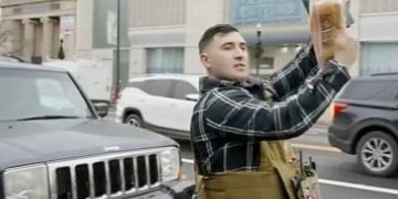 Gagal Bakar Al-Qur’an di Dearborn, Aktivis Pro-Zionis AS Dipukul Pemuda Muslim