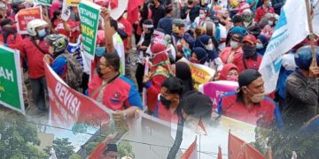 Ribuan Warga Kepung Kantor Gubernur Sumut, Tuntut Penutupan PT Toba Pulp Lestari