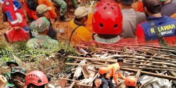 Basarnas Hadapi Tantangan Berat dalam Evakuasi Korban Longsor Cibeunying, Cilacap