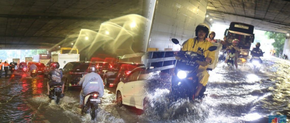 Terowongan Cawang Tergenang, Banyak Motor Mogok Setelah Nekat Terobos Banjir