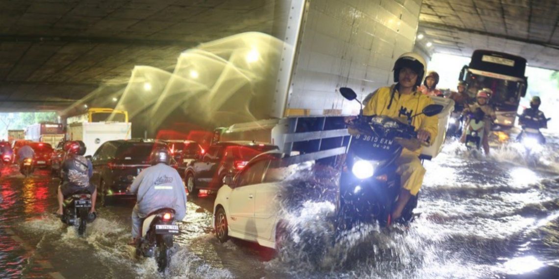 Terowongan Cawang Tergenang, Banyak Motor Mogok Setelah Nekat Terobos Banjir